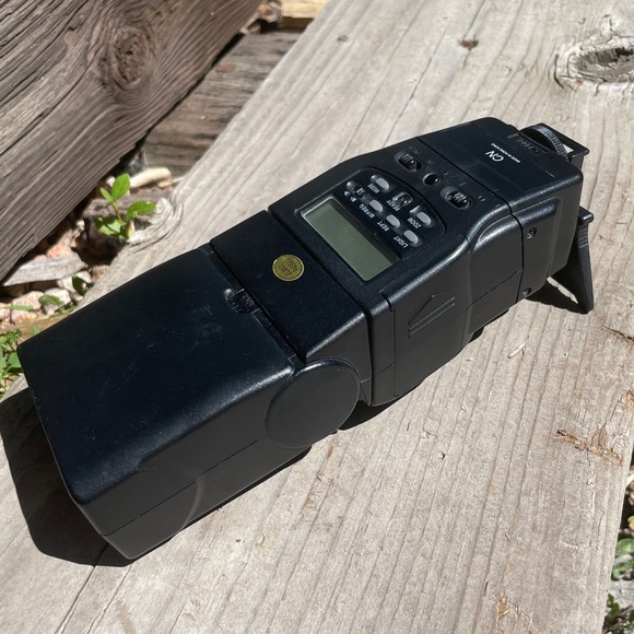 Quantaray PZ-1 DSZ Shoe Mount Flash (Dual Swivel Zoom) - Picture 3 of 4